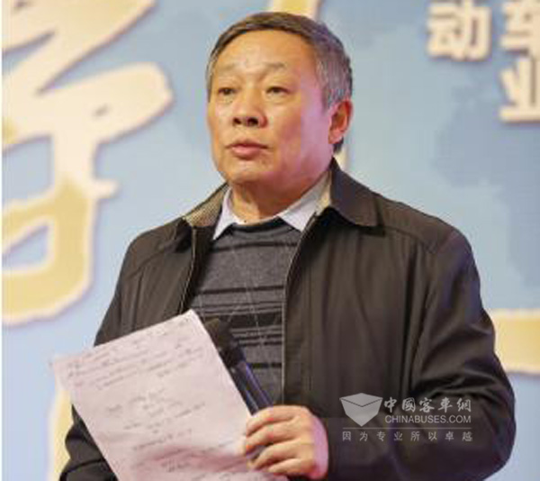 中国公路学会客车分会高级技术顾问裴志浩应邀发表演讲