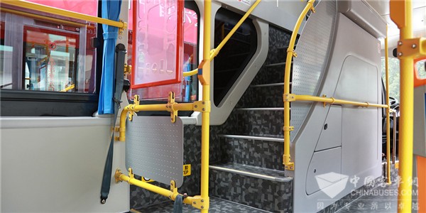 比亚迪BYD6100LSEV5低入口双层公交车（纯电动28-45座）