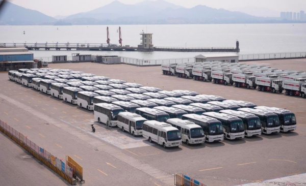 针对高温场景量身定制 155辆金旅客车远航科威特