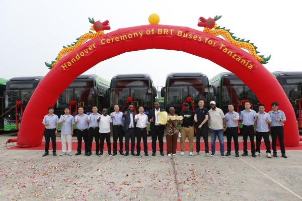2025出口非洲最大BRT公交订单！200台金旅客车交付坦桑尼亚