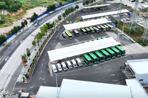 央视聚焦平塘县“客货邮”  宇通助力融合新模式