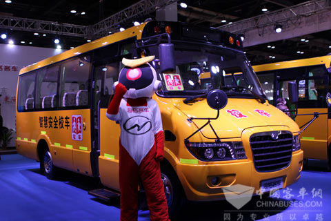 装配美时美克空气净化装置的海格校车