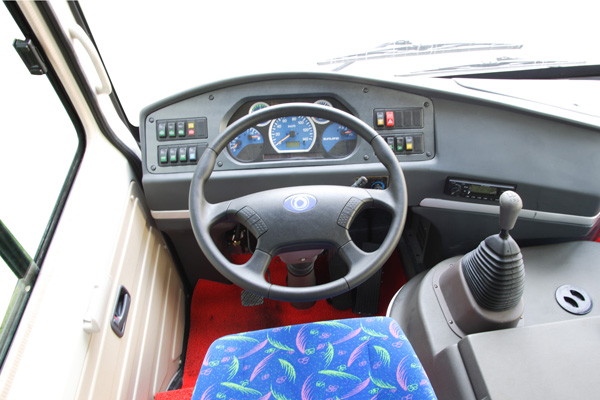 申龙SLK6720C3GN5客车（天然气国五24-29座）