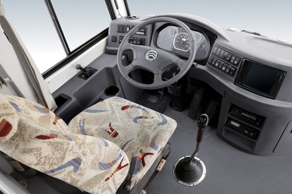 金旅XML6807J15Y客车（柴油国五24-34座）