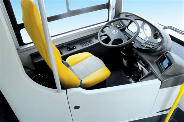 金旅XML6105JHEVA5C公交车（柴油/电混动国五20-36座）