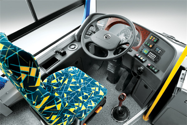 金旅XML6845J15C公交车（柴油国五10-30座）