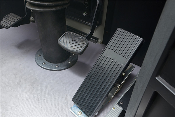 金龙XMQ6112AYD5D客车（柴油国五24-52座）