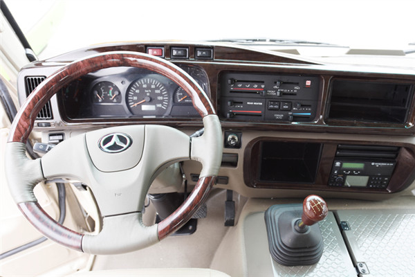 晶马JMV6703CF客车（柴油国五24-27座）