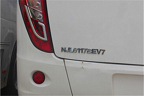 南京金龙NJL6117BEV17客车（纯电动24-53座）