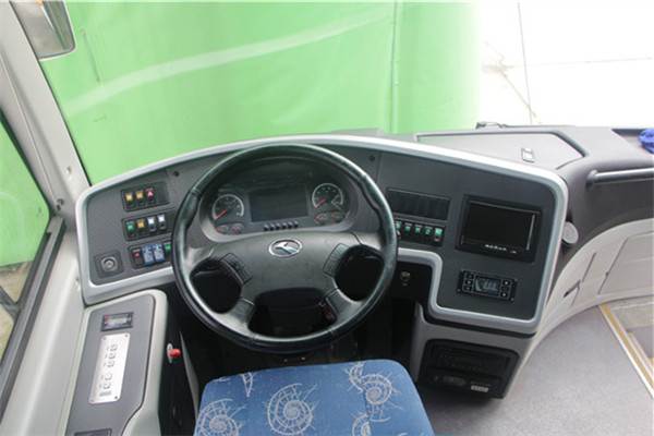 南京金龙NJL6820BEV1客车（纯电动24-35座）