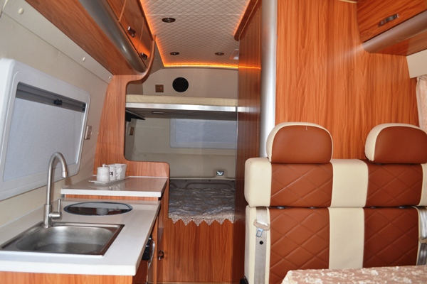 金旅XML5050XLJ25旅居车（柴油国五10-19座）