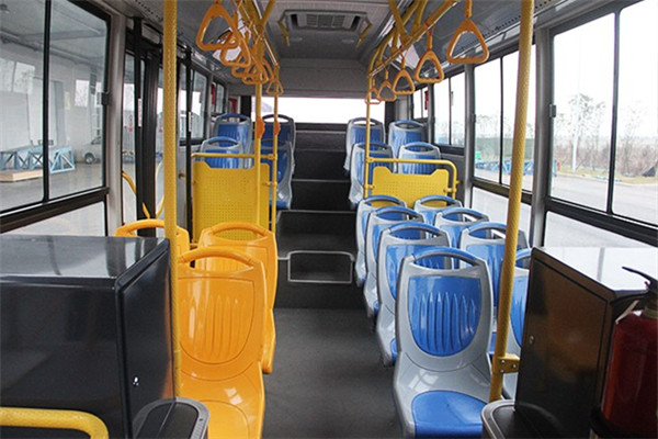 智电HYK6851GBEV低入口公交车（纯电动12-21座）