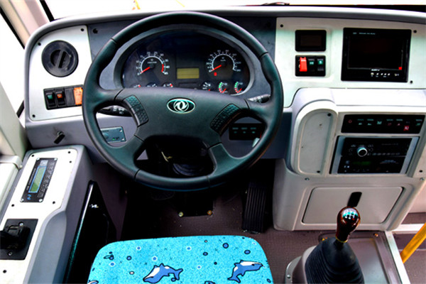 华新HM6796XFD6XN幼儿专用校车（柴油国六33-45座）