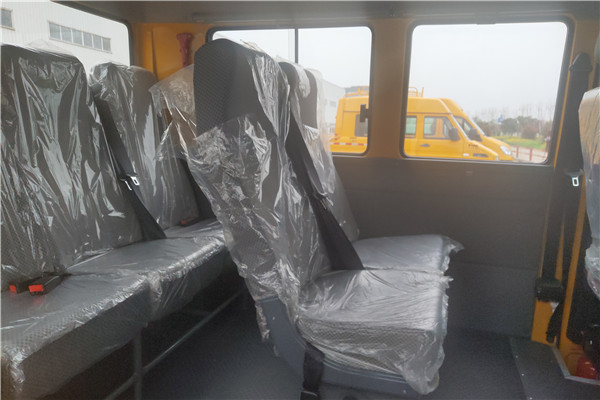 南京依维柯NJ5046XGCZA-1斗式工程车（柴油国六10-13座）