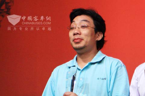 精益空调代表上台领奖 